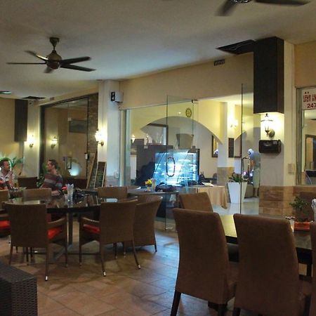 Le Parrots-Inn Jomtien Beach Exterior photo