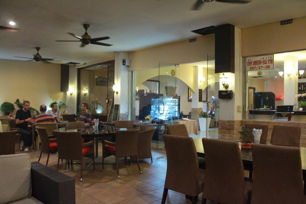 Le Parrots-Inn Jomtien Beach Exterior photo