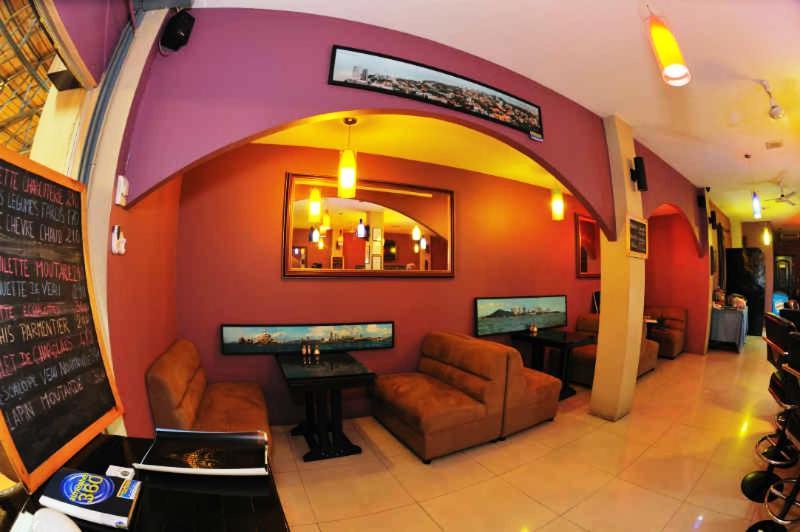 Le Parrots-Inn Jomtien Beach Exterior photo