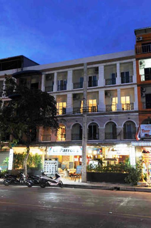 Le Parrots-Inn Jomtien Beach Exterior photo